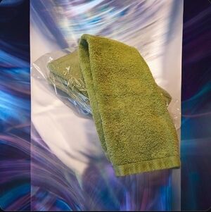 Hand Towels Green 100% Cotton By TRUE COLORS 3 Piece Set